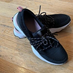 Sorel tennis shoes size 7.5